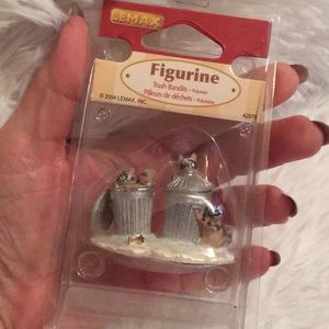 Lemax Christmas Village Raccoons In Trash Cans Bandits 42878 Wildlife Accessory